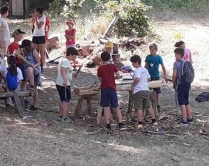MLADÍ VRS. TRADÍCIE